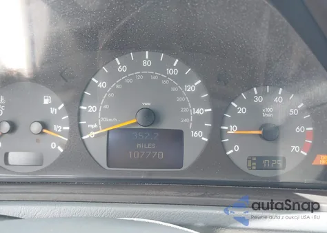 2001 Mercedes-Benz Clk-Class Base (A5) из США, поврежденный, VIN WDBLK70GX1T069063